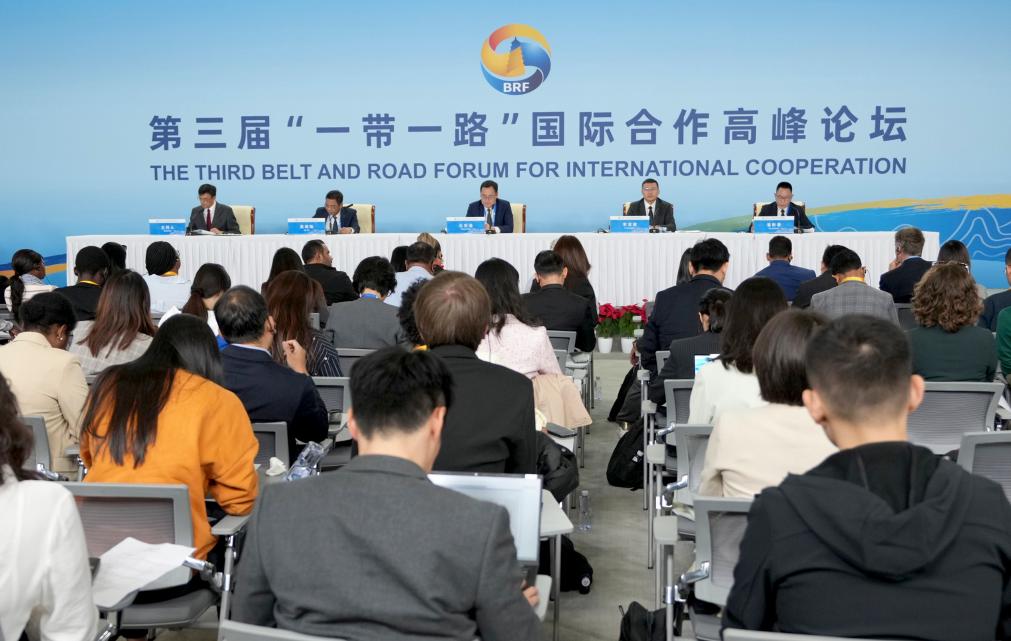 “一帶一路”高峰論壇丨第三屆“一帶一路”國際合作高峰論壇新聞中心舉行首場(chǎng)吹風(fēng)會(huì )