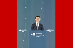 韓正出席第六屆創(chuàng  )新經(jīng)濟論壇開(kāi)幕式并發(fā)表主旨演講