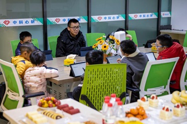 中國科學(xué)院心理研究所團隊為拉薩中小學(xué)生義務(wù)咨詢(xún)