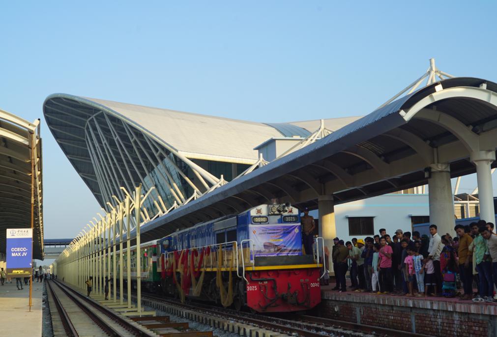 中企承建孟加拉國重要鐵路項目舉行通車(chē)儀式