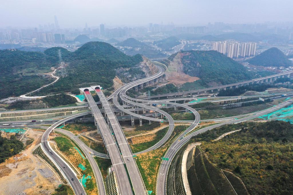 貴金高速公路正式通車(chē)運營(yíng)
