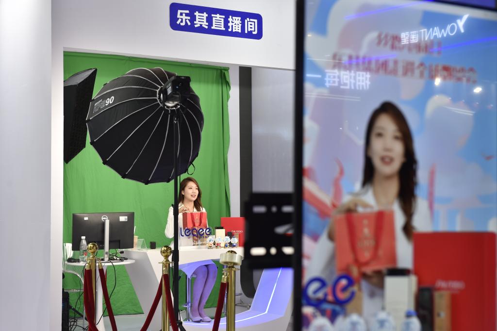 新華全媒+丨“絲路電商日”首次亮相全球數字貿易博覽會(huì )