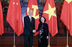蔡奇同越共中央政治局委員、中央書(shū)記處常務(wù)書(shū)記張氏梅舉行會(huì )談