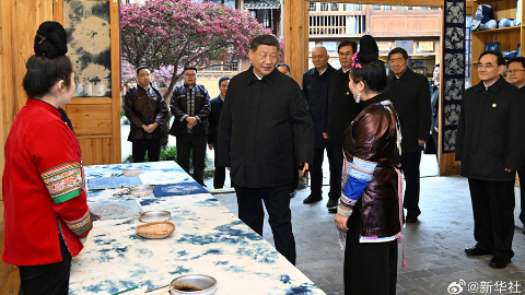 習近平：民族的特色，很古樸也很時(shí)尚