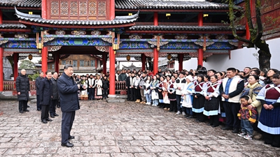 習近平在云南考察時(shí)強調 解放思想改革創(chuàng  )新奮發(fā)進(jìn)取真抓實(shí)干 在中國式現代化進(jìn)程中開(kāi)創(chuàng  )云南發(fā)展新局面