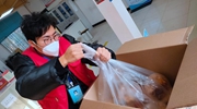 他們因疫情滯留西安，主動(dòng)當起了志愿者