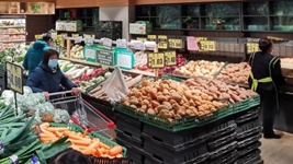 投放儲備肉菜、必需品不斷檔……年關(guān)有溫度年味更濃情