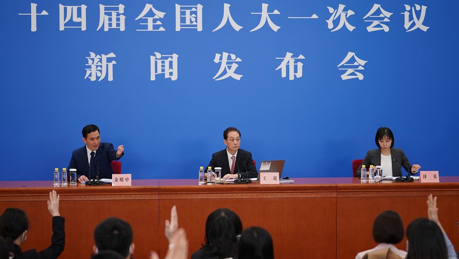大會(huì )發(fā)言人王超就大會(huì )議程和人大工作相關(guān)問(wèn)題回答中外記者的提問(wèn)