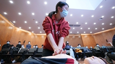 清華大學(xué)舉辦冬奧志愿者急救技能培訓
