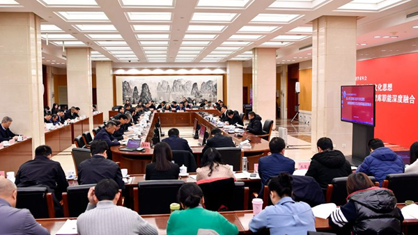 2023年新華社新聞學(xué)術(shù)年會(huì )召開(kāi)，主題為“深入學(xué)習貫徹習近平文化思想，加快推進(jìn)喉舌耳目智庫職能深度融合”